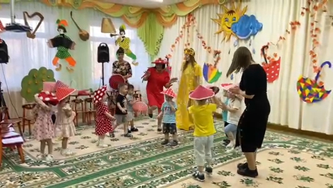 Праздник осени группа Ягодка Праздник осени группа Ягодка.